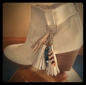 Ladies cream ankle boots